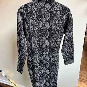 John + Jenn Snakeskin black & silver shiny dress